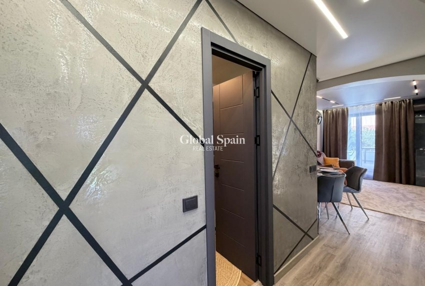 Wiederverkauf - VILLA -
TORREVIEJA - Punta Prima