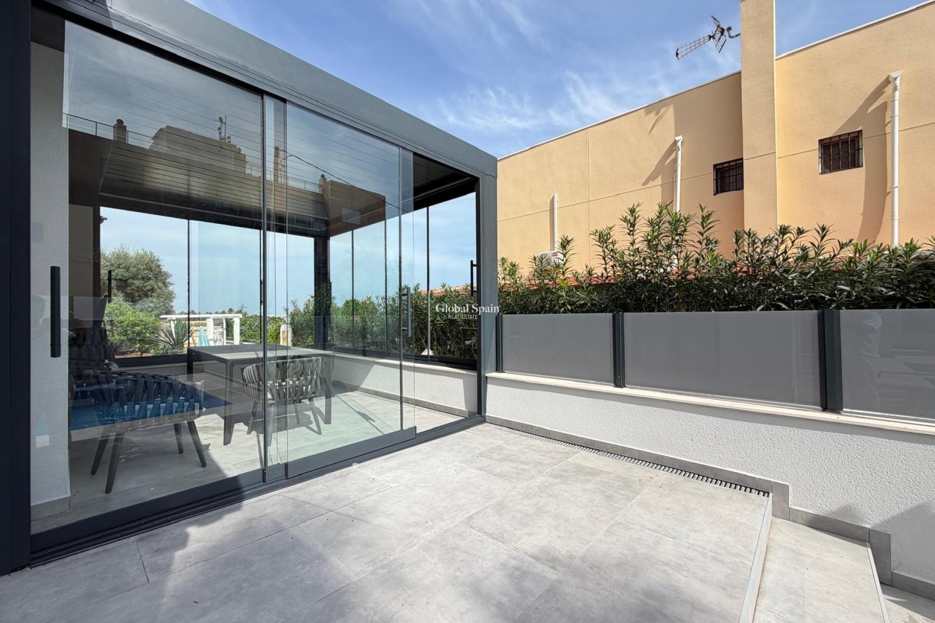 Wiederverkauf - VILLA -
TORREVIEJA - Punta Prima