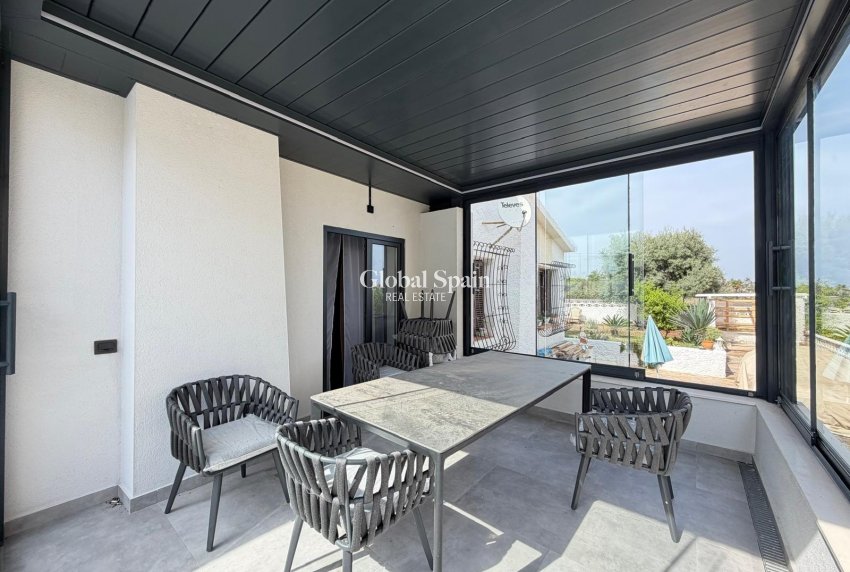 Wiederverkauf - VILLA -
TORREVIEJA - Punta Prima