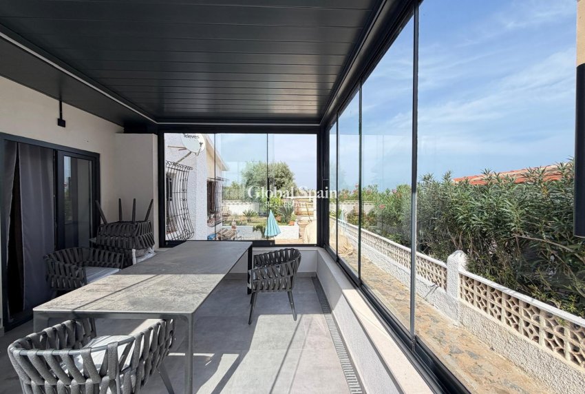 Wiederverkauf - VILLA -
TORREVIEJA - Punta Prima