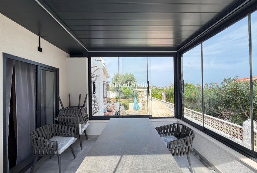 Wiederverkauf - VILLA -
TORREVIEJA - Punta Prima