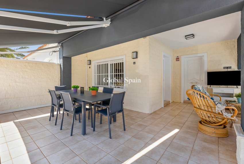 Wiederverkauf - Villa -
TORREVIEJA - Rocio del Mar