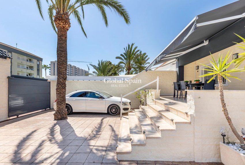 Wiederverkauf - Villa -
TORREVIEJA - Rocio del Mar