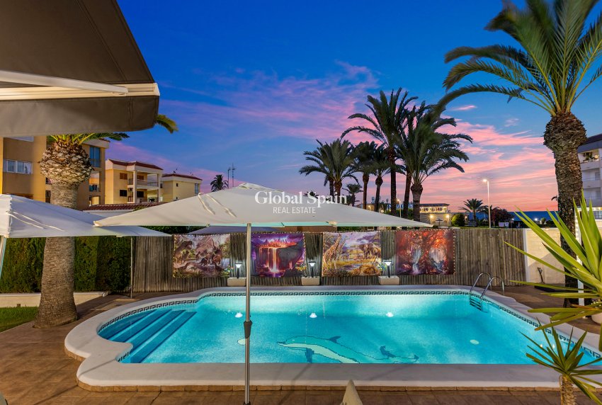 Wiederverkauf - Villa -
TORREVIEJA - Rocio del Mar