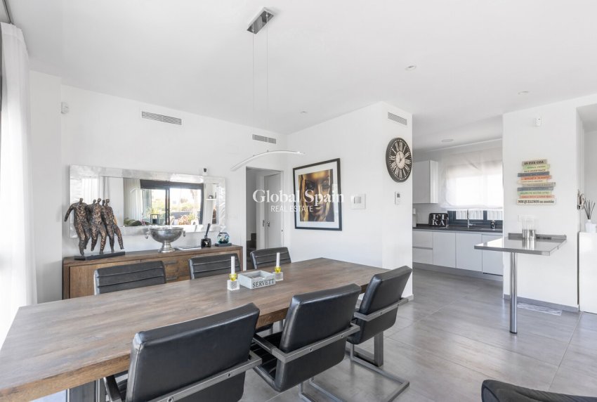 Wiederverkauf - VILLA -
TORREVIEJA - Rosaleda