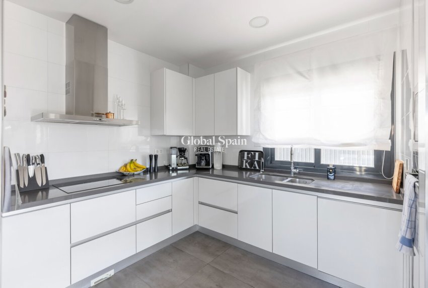 Wiederverkauf - VILLA -
TORREVIEJA - Rosaleda