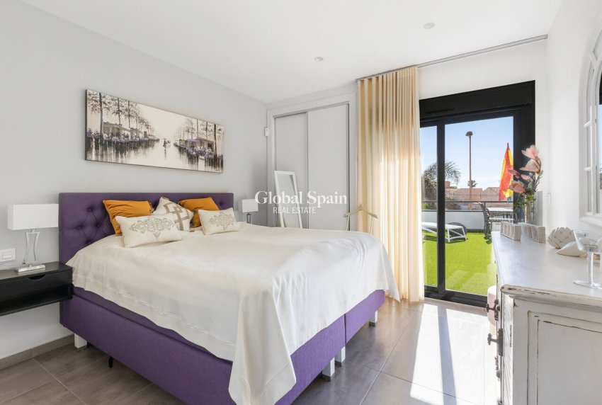 Wiederverkauf - VILLA -
TORREVIEJA - Rosaleda