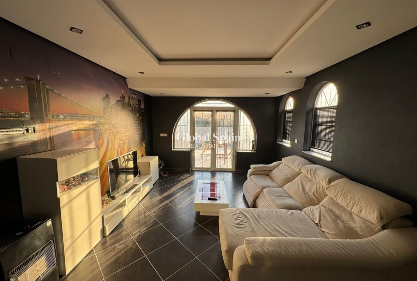 Wiederverkauf - Villa -
TORREVIEJA - San luis