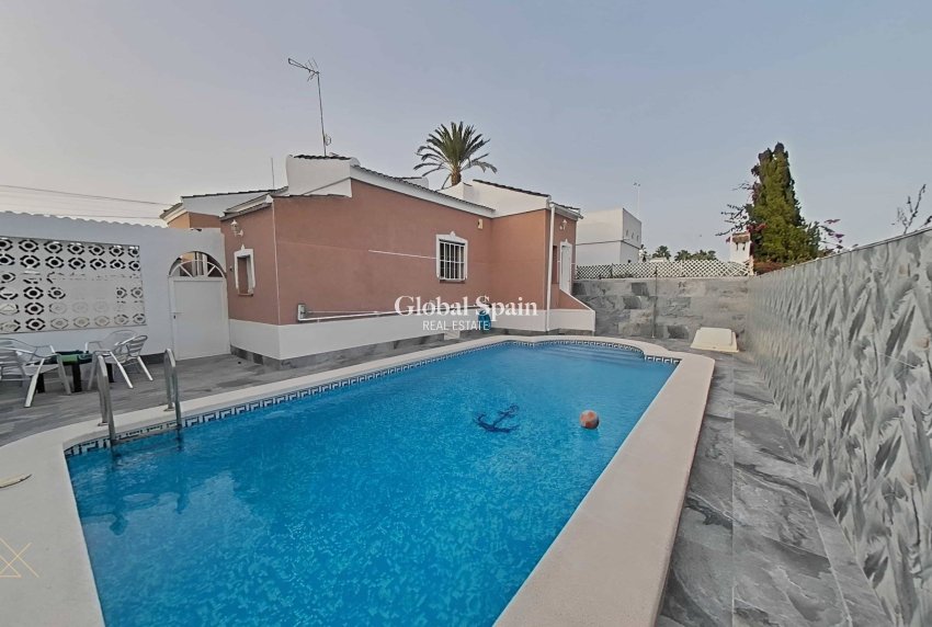 Wiederverkauf - VILLA -
TORREVIEJA - San Luis