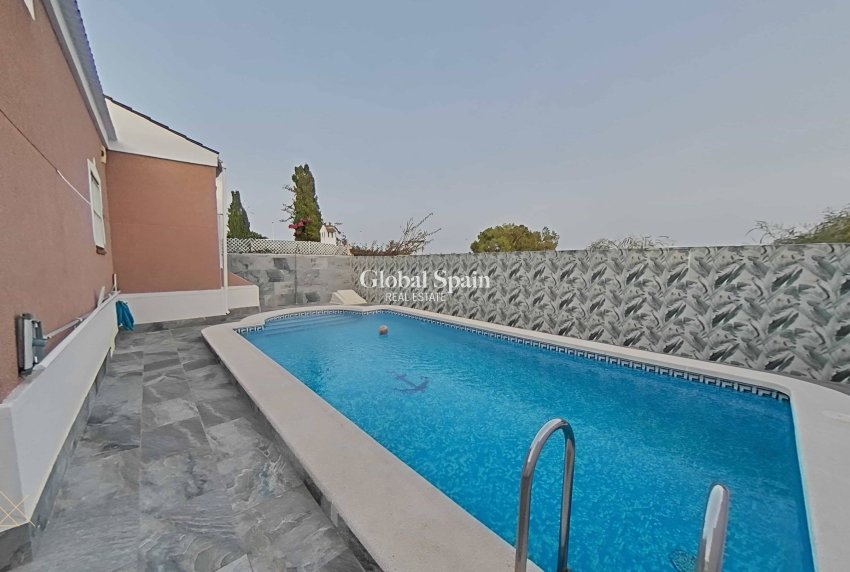 Wiederverkauf - VILLA -
TORREVIEJA - San Luis