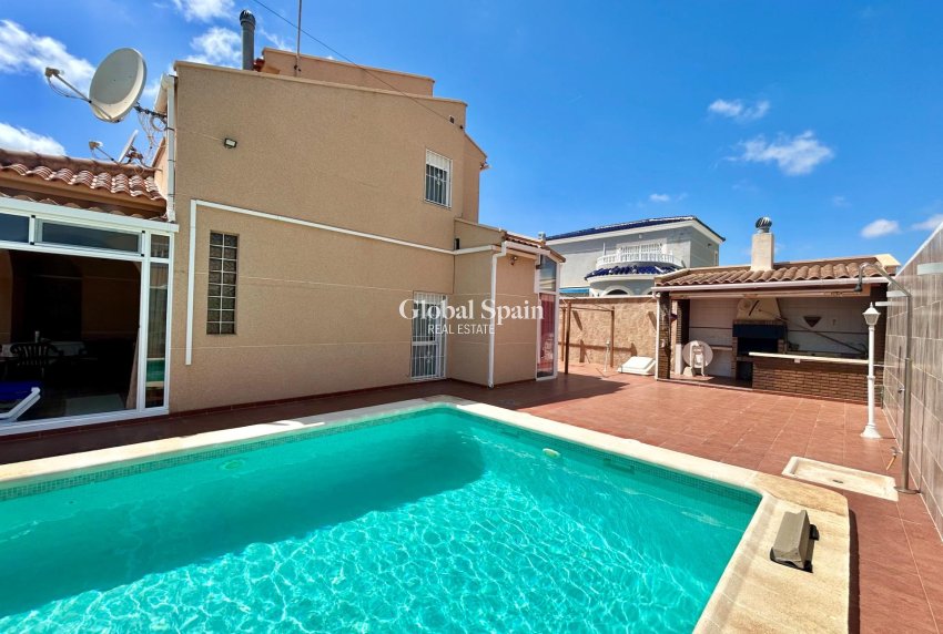 Wiederverkauf - VILLA -
TORREVIEJA - San Luis