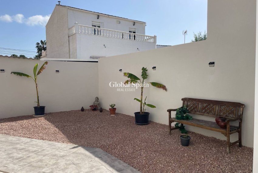 Wiederverkauf - Villa -
TORREVIEJA - San Luis
