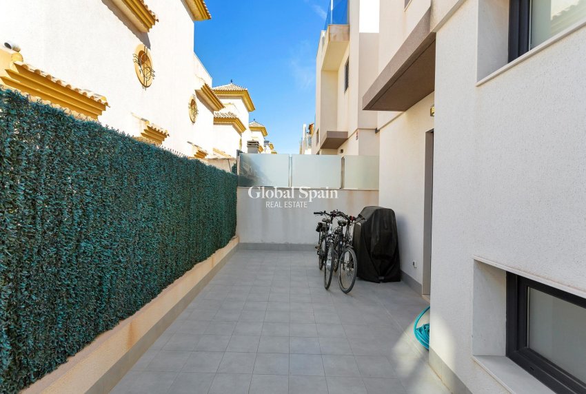 Wiederverkauf - Villa -
TORREVIEJA - Sector 25