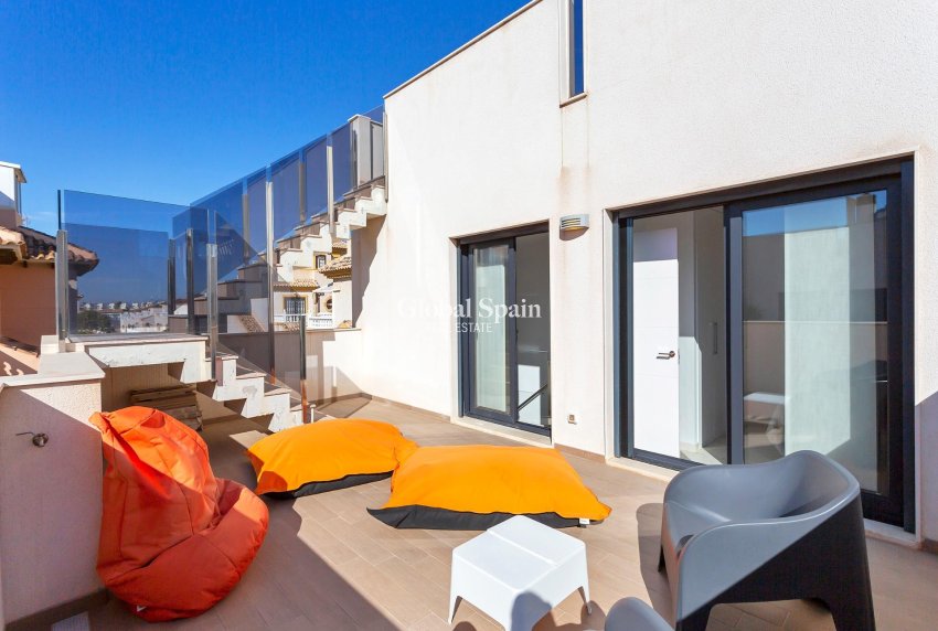 Wiederverkauf - Villa -
TORREVIEJA - Sector 25