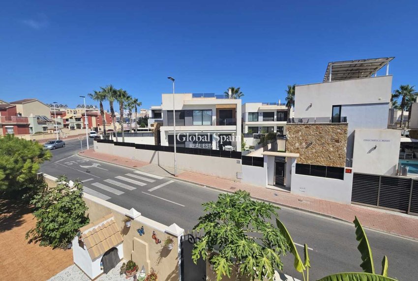 Wiederverkauf - VILLA -
TORREVIEJA - Torre del Moro