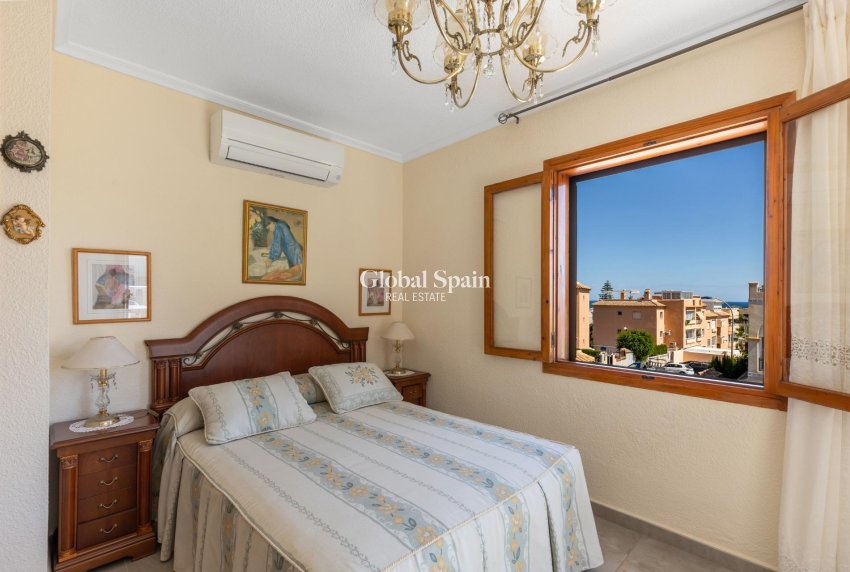 Wiederverkauf - Villa -
TORREVIEJA - Torreblanca