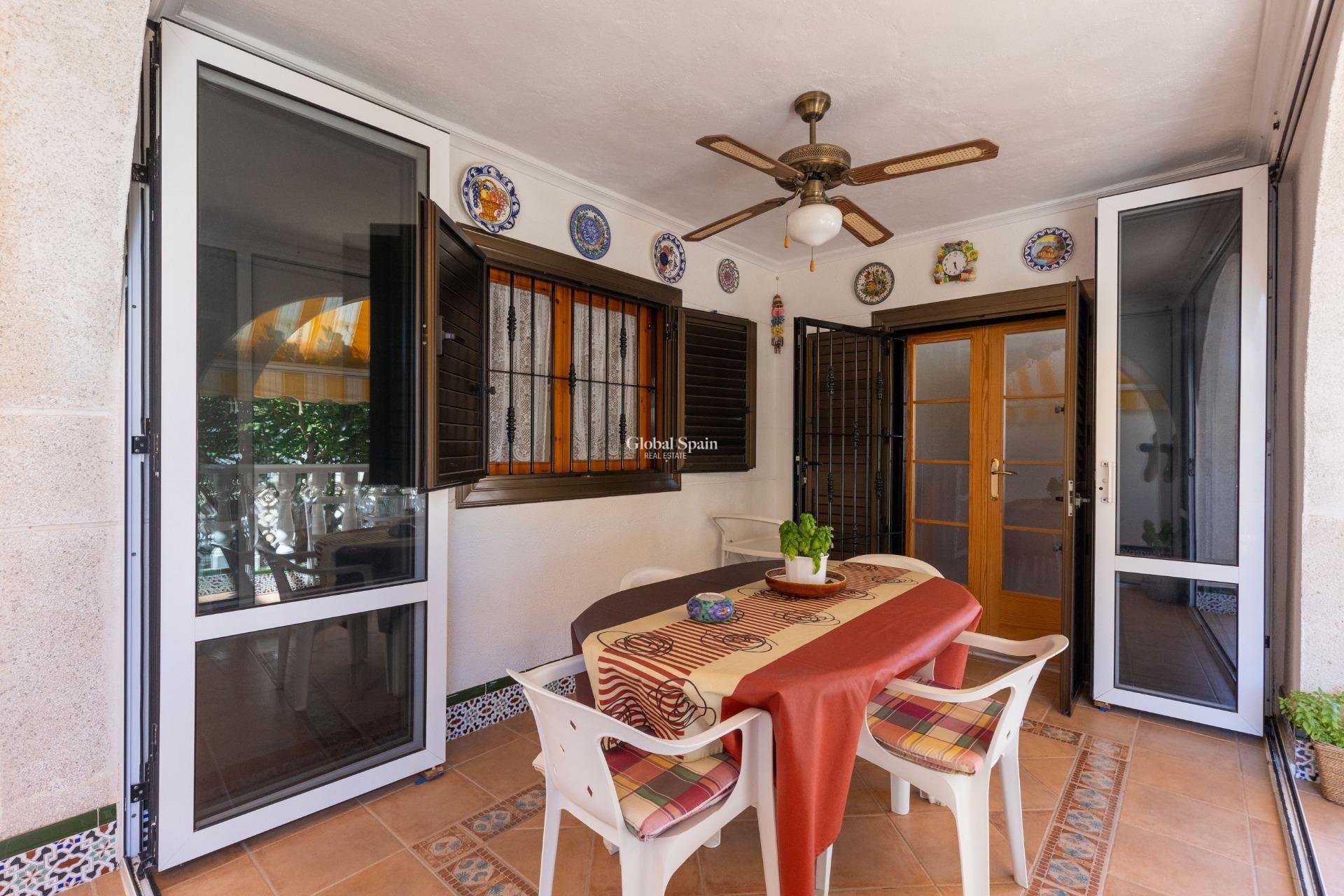 Wiederverkauf - Villa -
TORREVIEJA - Torreblanca