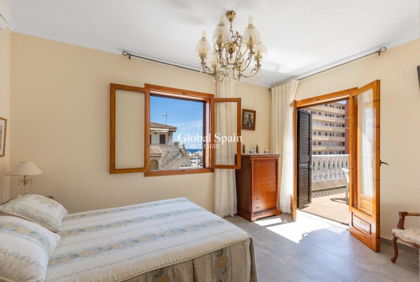 Wiederverkauf - VILLA -
TORREVIEJA - Torreblanca