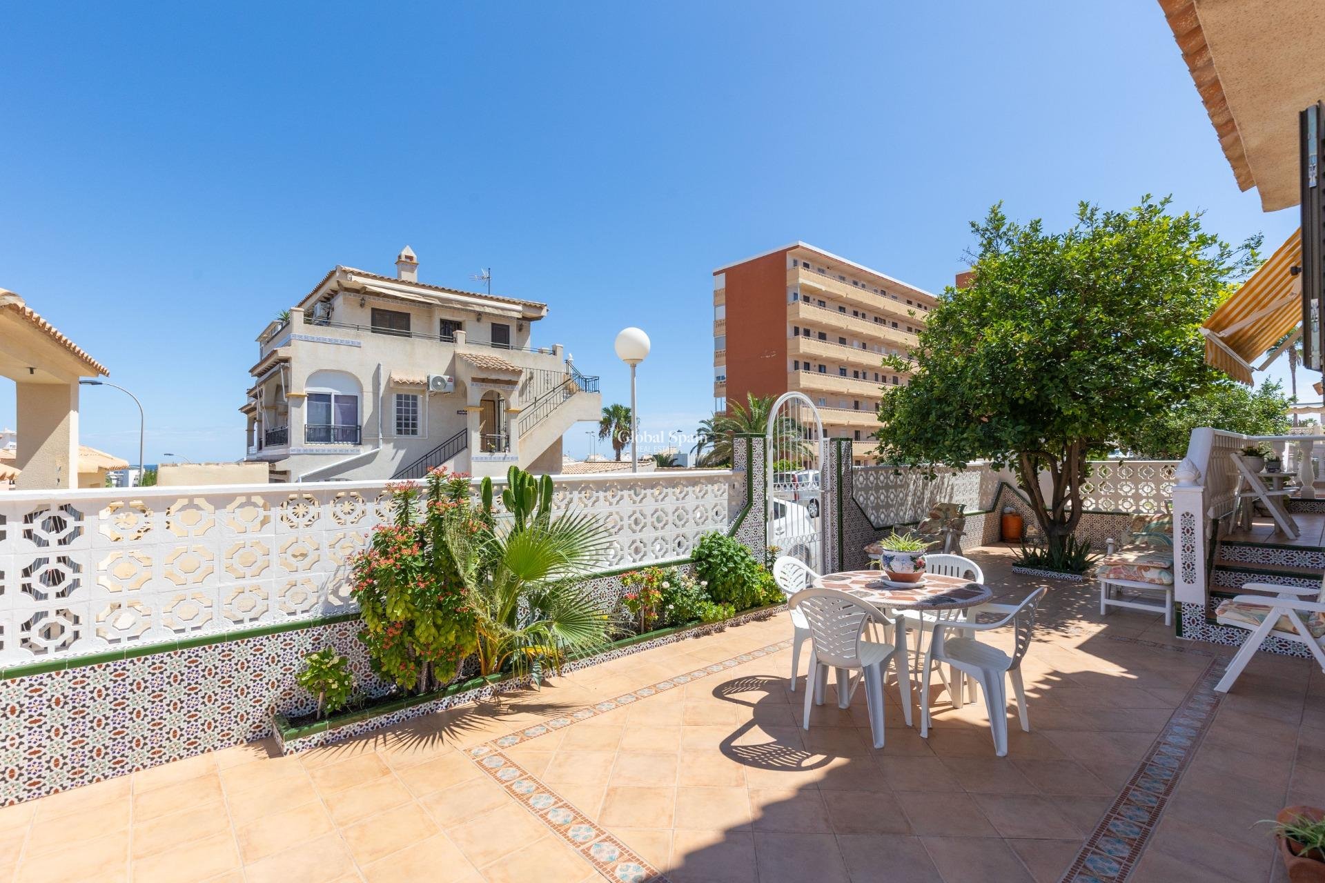 Wiederverkauf - VILLA -
TORREVIEJA - Torreblanca