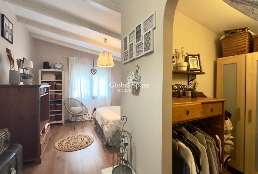 Wiederverkauf - VILLA -
TORREVIEJA - Torreblanca