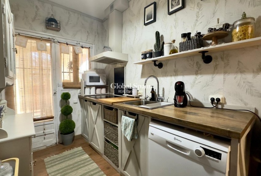 Wiederverkauf - VILLA -
TORREVIEJA - Torreblanca