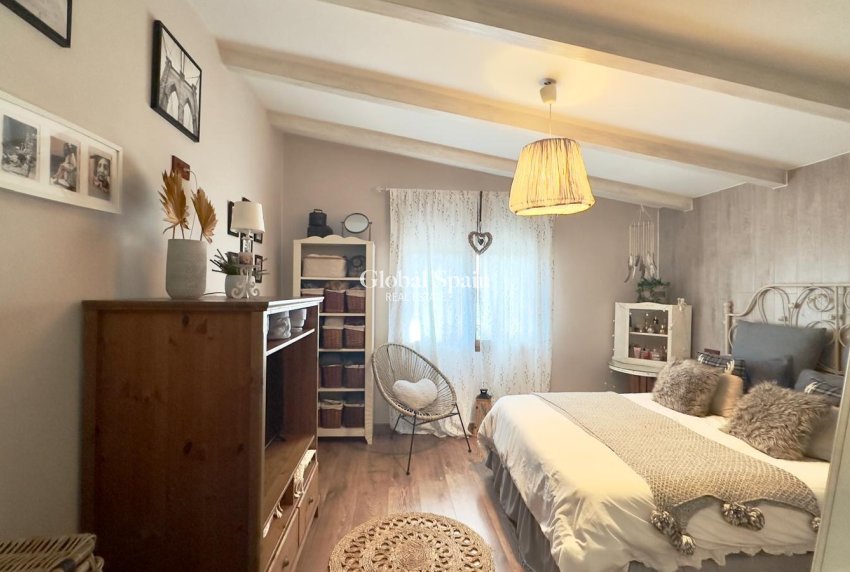 Wiederverkauf - VILLA -
TORREVIEJA - Torreblanca