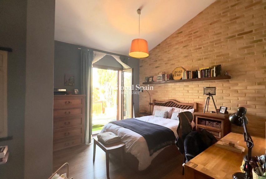 Wiederverkauf - VILLA -
TORREVIEJA - Torreblanca