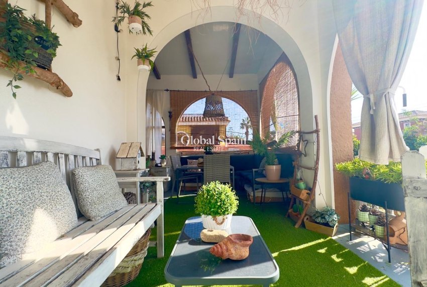 Wiederverkauf - VILLA -
TORREVIEJA - Torreblanca