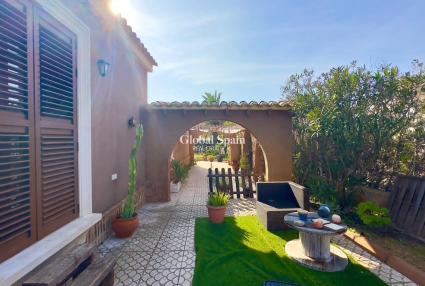 Wiederverkauf - VILLA -
TORREVIEJA - Torreblanca