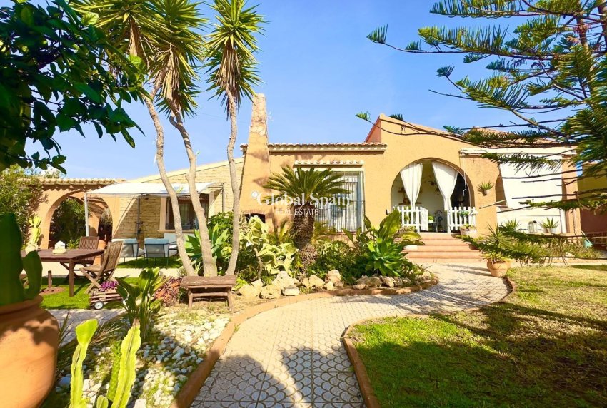 Wiederverkauf - VILLA -
TORREVIEJA - Torreblanca
