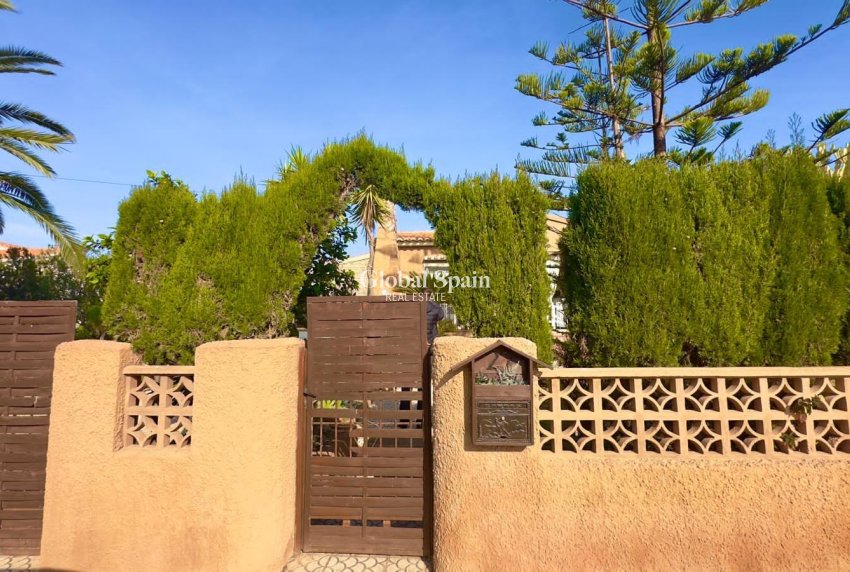Wiederverkauf - VILLA -
TORREVIEJA - Torreblanca