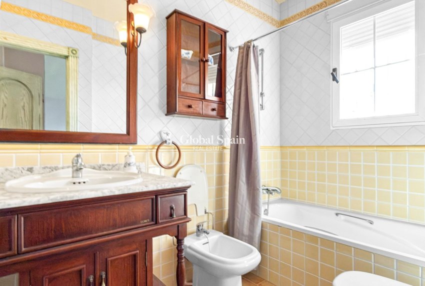 Wiederverkauf - VILLA -
TORREVIEJA - Torrelamata - La Mata