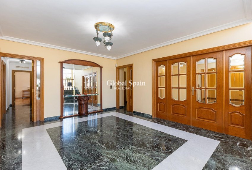 Wiederverkauf - Villa -
TORREVIEJA - Torreta florida