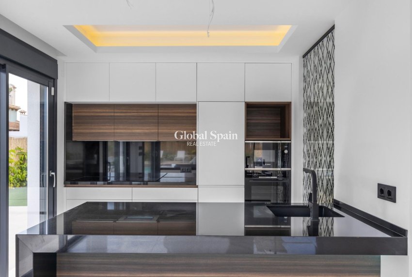 Wiederverkauf - VILLA -
TORREVIEJA - Torreta Florida