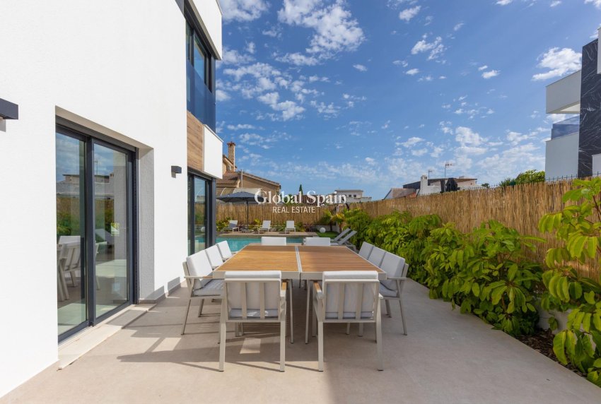 Wiederverkauf - VILLA -
TORREVIEJA - Torreta Florida