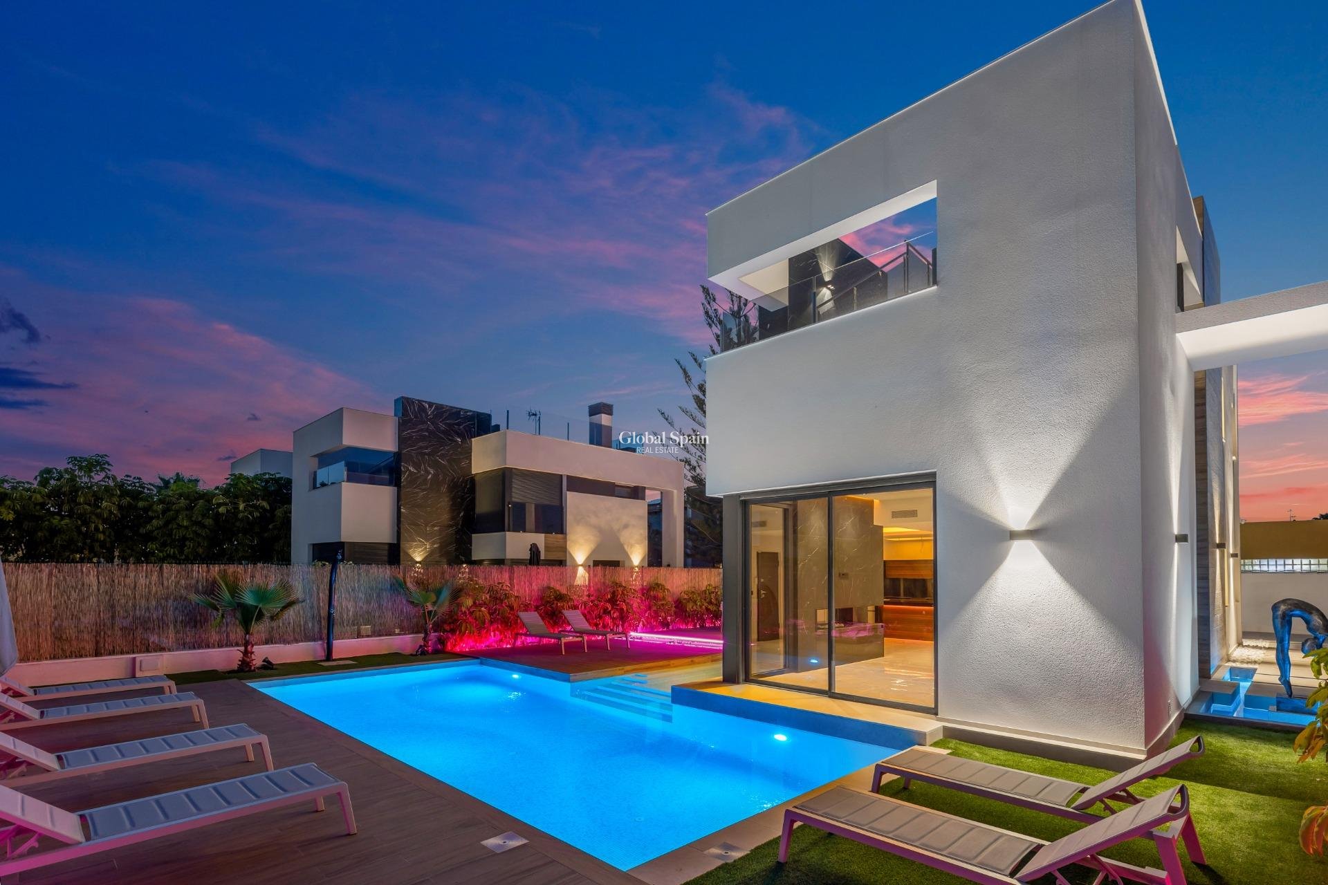 Wiederverkauf - VILLA -
TORREVIEJA - Torreta Florida