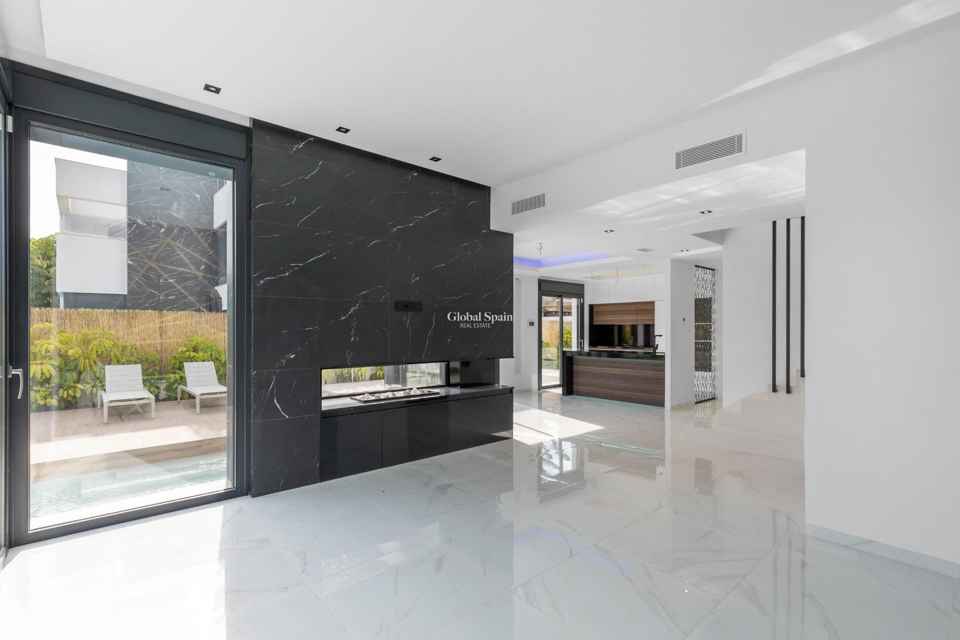 Wiederverkauf - VILLA -
TORREVIEJA - Torreta Florida