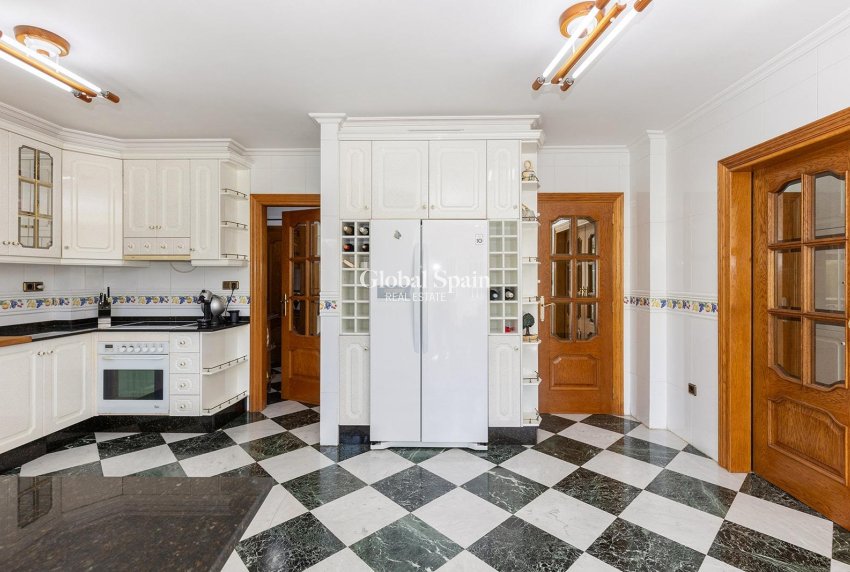 Wiederverkauf - VILLA -
TORREVIEJA - Torreta florida