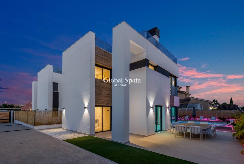 Wiederverkauf - VILLA -
TORREVIEJA - Torreta Florida