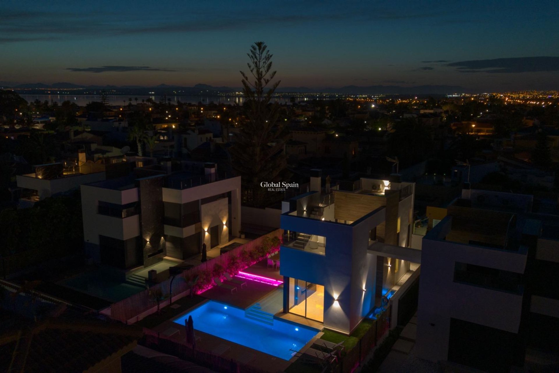 Wiederverkauf - VILLA -
TORREVIEJA - Torreta Florida