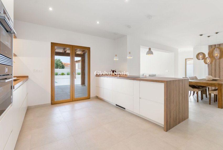 Wiederverkauf - Villa -
TORREVIEJA - Torreta Florida