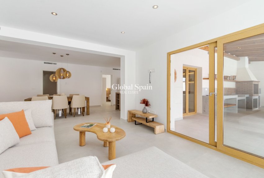 Wiederverkauf - Villa -
TORREVIEJA - Torreta Florida