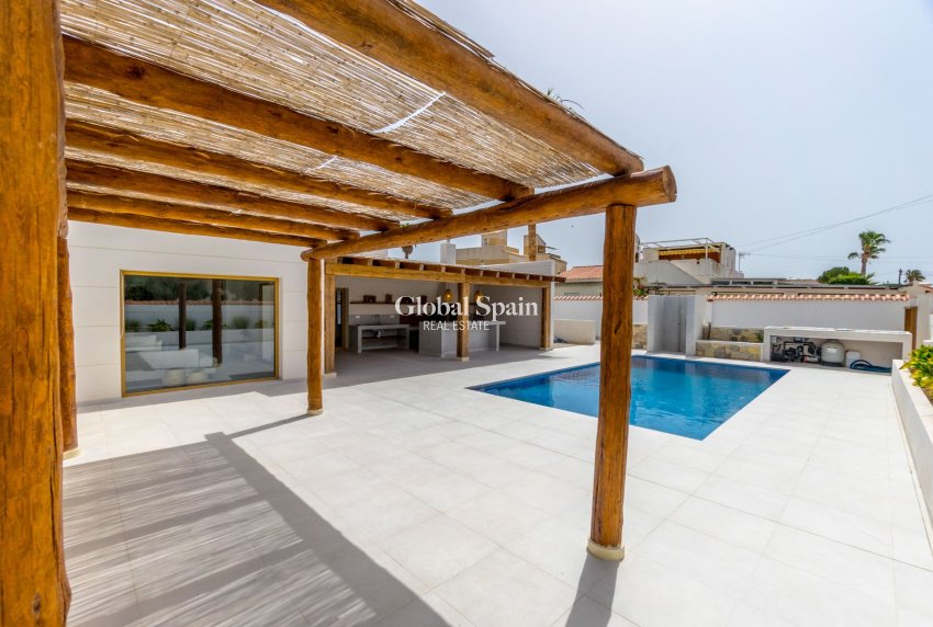 Wiederverkauf - Villa -
TORREVIEJA - Torreta Florida