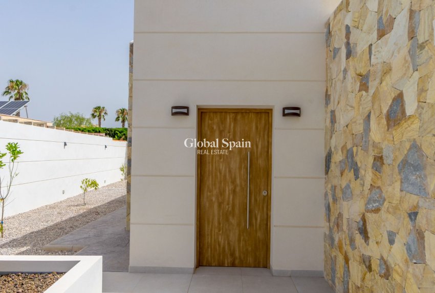 Wiederverkauf - Villa -
TORREVIEJA - Torreta Florida