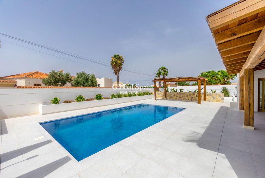 Wiederverkauf - Villa -
TORREVIEJA - Torreta Florida