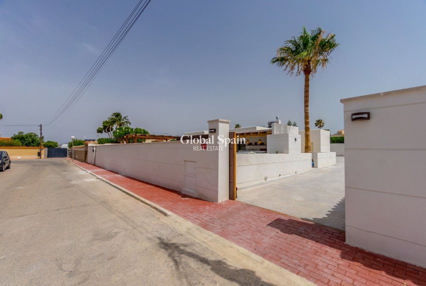 Wiederverkauf - Villa -
TORREVIEJA - Torreta Florida