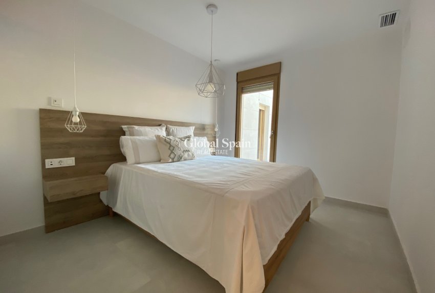 Wiederverkauf - Villa -
TORREVIEJA - Torreta Florida