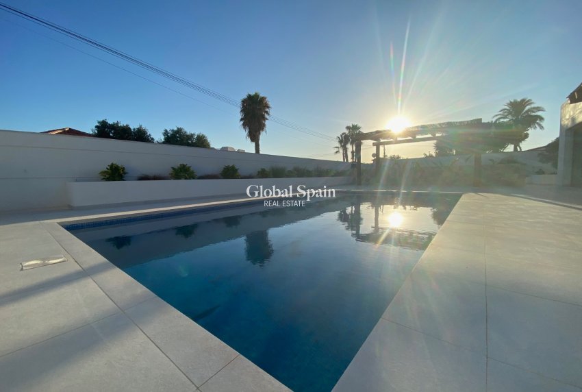 Wiederverkauf - Villa -
TORREVIEJA - Torreta Florida