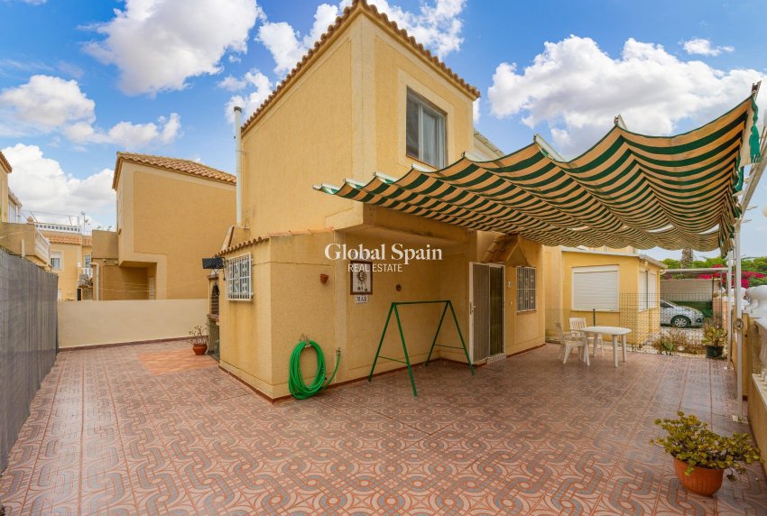 Wiederverkauf - VILLA -
TORREVIEJA - Torretas