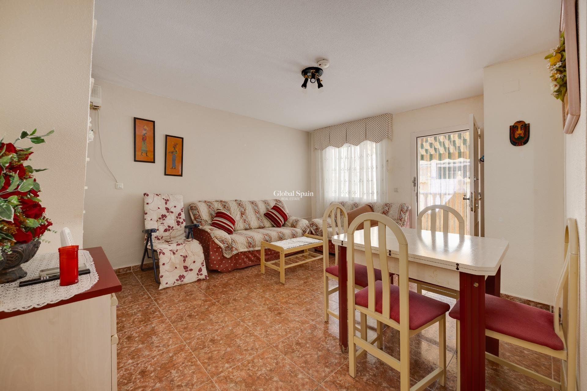 Wiederverkauf - VILLA -
TORREVIEJA - Torretas